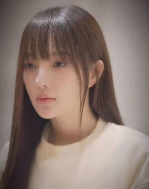 李小璐最新眼睛照片,眼神深邃尽显魅力